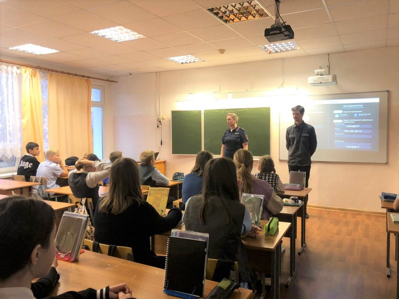 В Зарайске полицейские провели общеправовую беседу со школьниками
